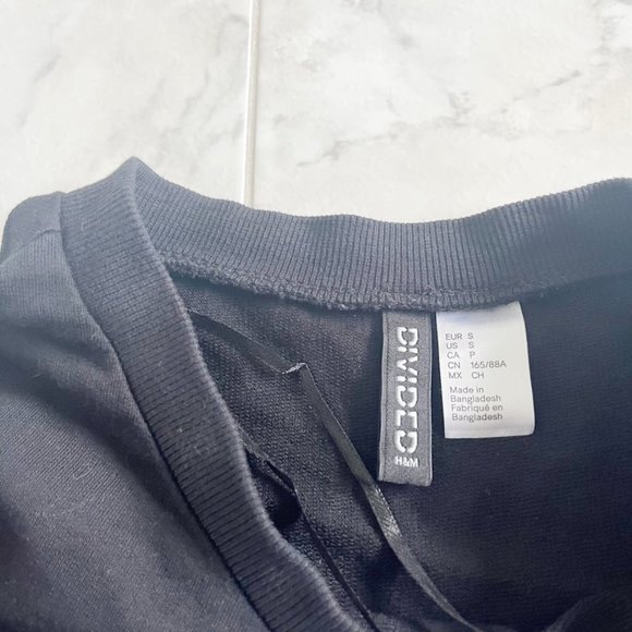 H&M Divided New York NYC Brooklyn Graphic Black Long Sleeve Crewneck Sweatshirt - Picture 4 of 6